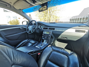 Volvo V70 Momentum 2.4 D5 129kW, JÄRELMAKS! (9 foto / 15)