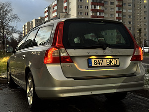 Volvo V70 2.4D 120kw 2008 a. (3 foto / 10)