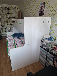 Детская кровать (2 фото из 3)