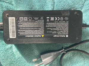 Xiaomi Mi-3 laadija (2 foto / 3)