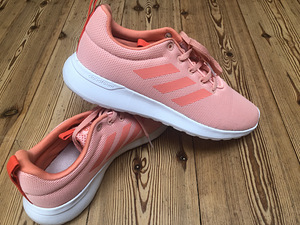 Кроссовки Adidas (2 фото из 3)