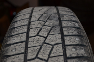 175/70 r14 4 ratast naastrehvidega KUMHO wv golf 1995 (3 foto / 4)