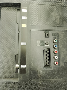 Teler Samsung 40'' UE40J5100AW (4 foto / 4)