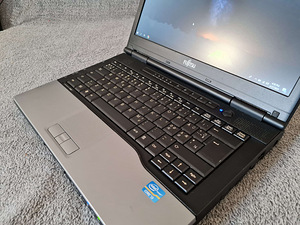 Fujitsu LifeBook S752 (2 foto / 4)