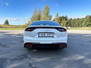 Kia Stinger 2.0 188kw 2018 (4 foto / 10)