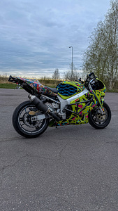 Suzuki GSX-R 750 K1 (4 фото из 7)