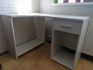 Müüa nurga kirjutuslaud ja ustega kapp (2 foto / 7)