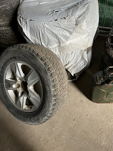Müün Toyota Land Cruiser 200 kummiga kettad (1 foto / 4)