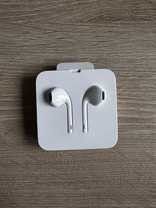 Apple оригинальные EarPods Lightning (1 фото из 2)