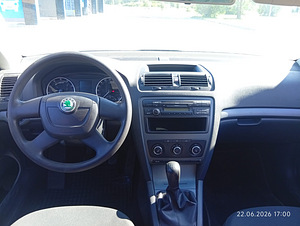 Skoda Octavia (5 foto / 8)