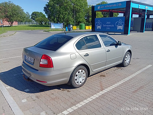 Skoda Octavia (7 foto / 8)
