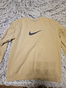 Свитер Nike (1 фото из 2)