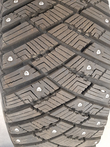 195/60 R15 Goodyear Ultra Grip Ice Artic (2 foto / 4)