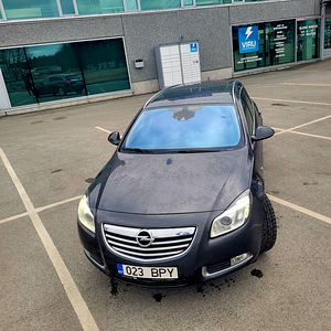 Opel insignia 2.0tdi sport tourer sw 4x4 (3 foto / 12)