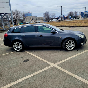 Opel insignia 2.0tdi sport tourer sw 4x4 (8 foto / 12)