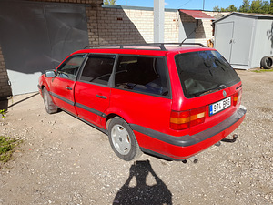 Vw Passat 1.8bens 66KW. UV 12.22 (2 foto / 9)