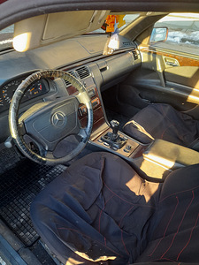 Мерседес E250D.83kw. 1999. (3 фото из 5)