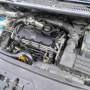 VW TOURAN 1,9 TDI. UV.12.24 (6 foto / 6)