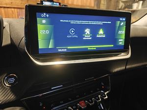 Peugeot 2008 (8 foto / 12)