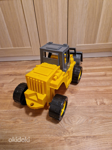 Uus suur traktor (foto #1)
