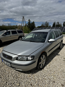 Volvo v70 (2 фото из 9)