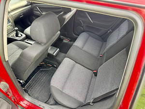 Volkswagen Passat 1.9 81kw (10 foto / 13)