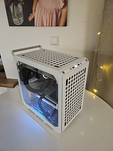 5700X3D / B550 / 32GB / 5070TI / 1TB / 650W + OLED 27 360HZ (1 foto / 4)