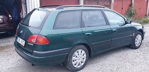 Toyota Avensis (2 foto / 7)