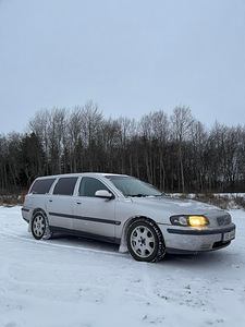 Volvo V70 2.4 120kw (2 foto / 8)