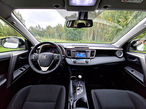 Toyota RAV4 2014 (7 foto / 15)