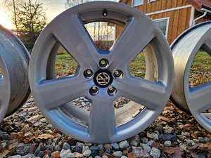 Audi Ronal 18" veljed (1 foto / 8)