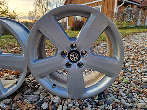 Audi Ronal 18" veljed (4 foto / 8)