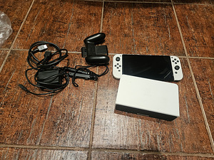 Nintendo Switch Oled White (1 foto / 2)