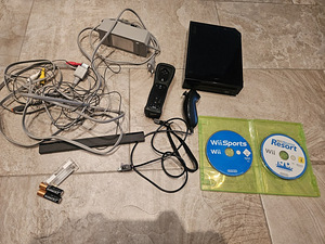 Nintendo Wii + Wii Sports Resort (1 фото из 1)