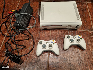 Xbox 360 500GB + 2 pulti Freestyle xbox360 (1 foto / 1)