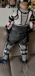 Bauer hokikomplekt vanusele 4-6 aastat (18-27 kg) (5 foto / 9)