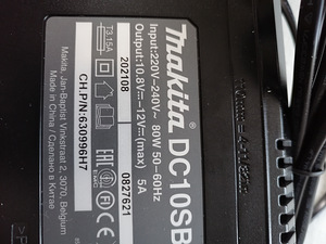 Оригинальное быстрое зарядное устройство Makita DC10SD 12v (2 фото из 2)