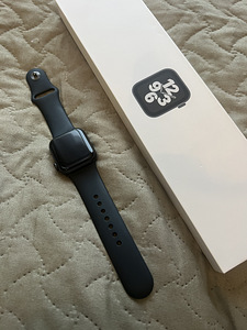 Apple Watch 2022 SE 40mm + cellular (1 foto / 3)