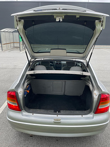 Opel Astra (9 фото из 10)