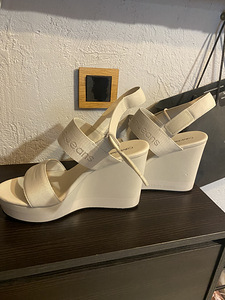 Calvin Klein (1 фото из 2)