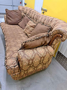 Трёхместный диван