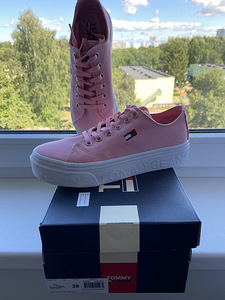 Tommy Джинсы (2 фото из 2)