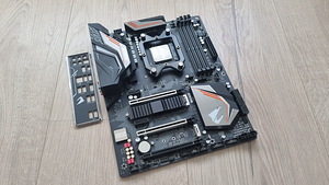 Emaplaat Emaplaat Gigabyte X470 Aorus Ultra Gaming (1 foto / 1)