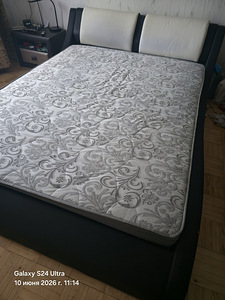 Продам двухспальную кровать с матрасом. Самовывоз. (2 фото из 2)
