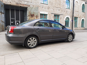 Toyota Avensis (4 foto / 4)