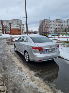 Toyota Avensis (2 foto / 8)