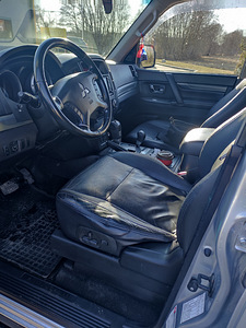 Mitsubishi Pajero 4 (4 foto / 15)