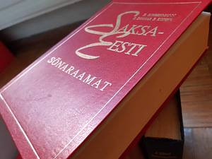 Sõnastikud sõnaraamatud, vestmikud, muusika.... (3 foto / 9)
