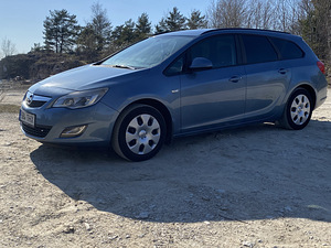 Opel Astra J 2011a 1.4 Turbo 103kw (3 foto / 4)