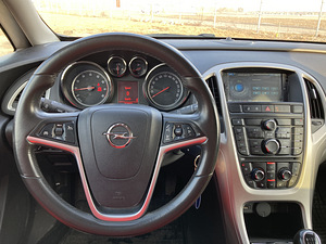 Opel Astra J 2011a 1.4 Turbo 103kw (4 foto / 4)